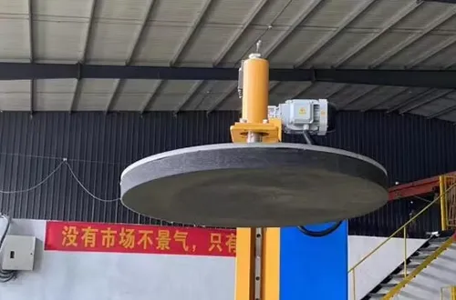 Pallet wrapping machine with top press plate