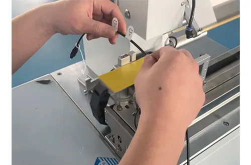 Automatic Wire Cable Flag Label Applicator Sticker Labeling Machine