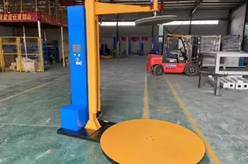 Pallet wrapping machine with top press plate